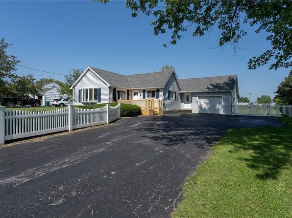 887 James St, Clayton, NY 13624
