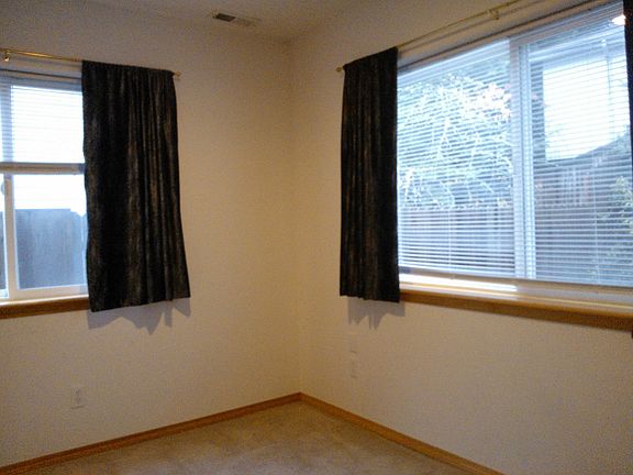 5th image of 8428 143rd Ct NE #B