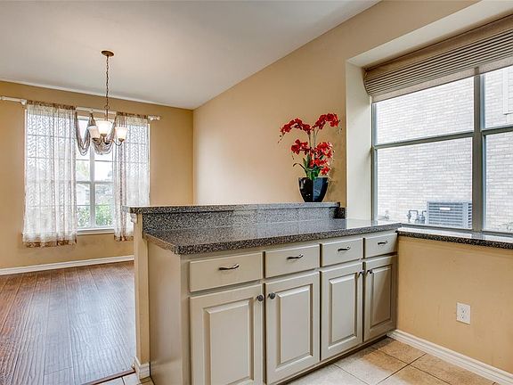 5th image of 1020 Barkridge Dr