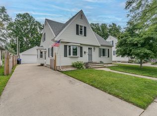 2108 N Superior St, Appleton, WI 54911