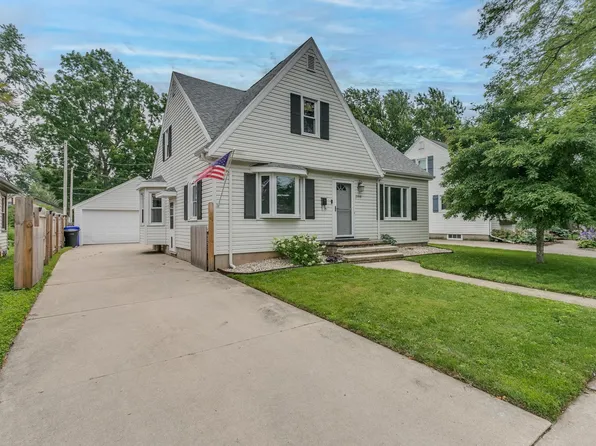 2108 N Superior St, Appleton, WI 54911