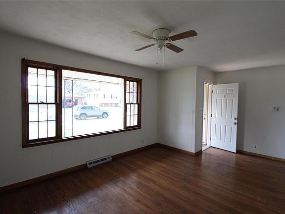 4th image of 3300 Wilshire Dr
