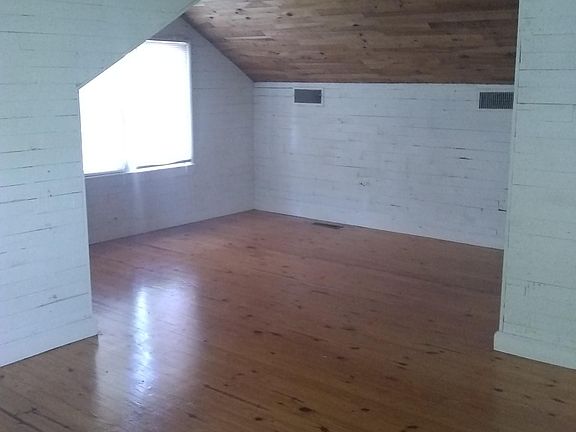 2nd image of 1707B Olive Blvd #B