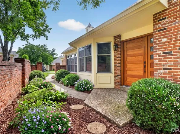 2217 Croydon Walk, Saint Louis, MO 63131