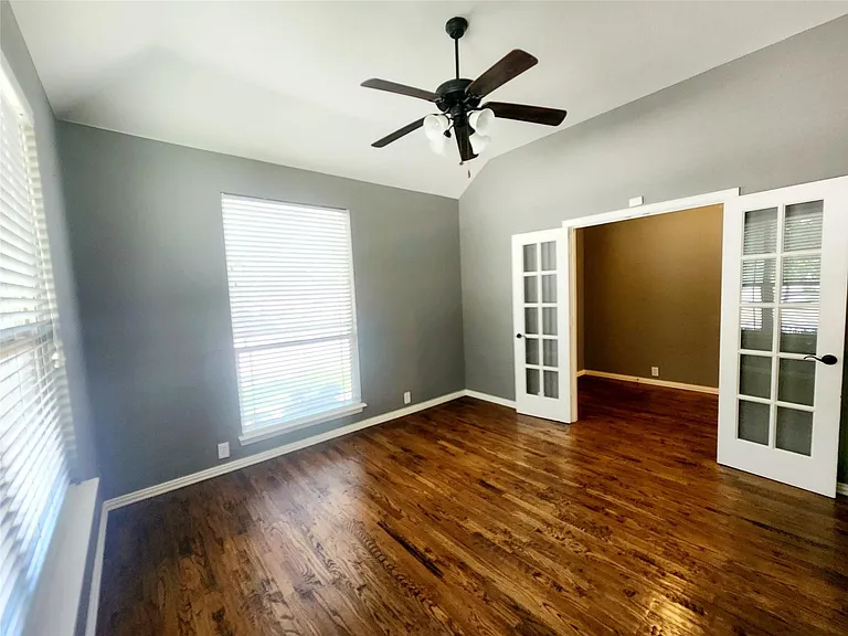 2200 Shannon Dr — Photo 4