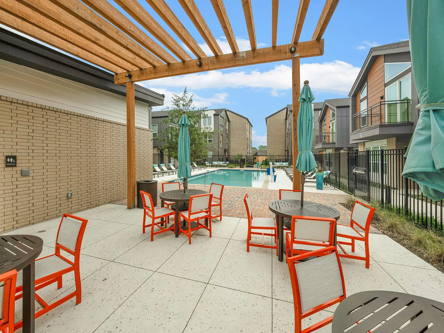 Eastlake Residences — Photo 3