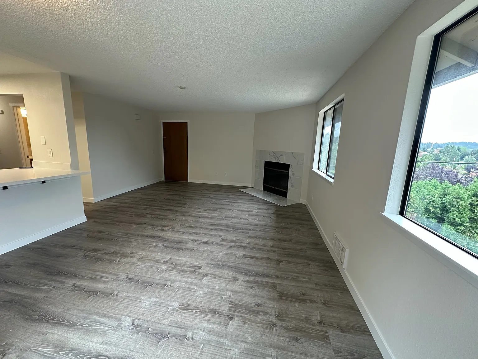 2 bed, 1000 sqft, $2,400 — Photo 4