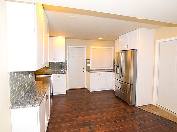 4th image of 1485 Lincoln Pl