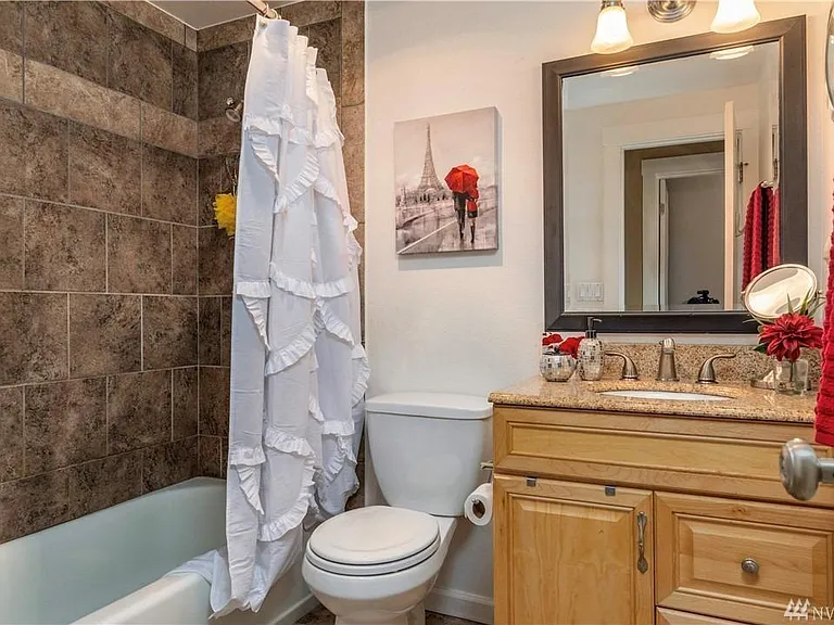 Full bath 2