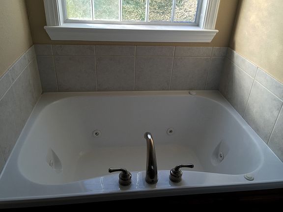 3rd image of 2843 Waterhaven Dr