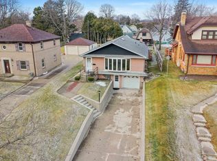 1532 S 9th St, Manitowoc, WI 54220