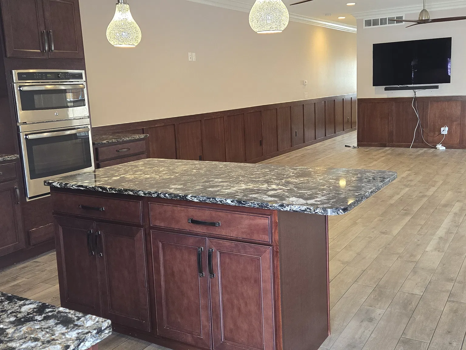 3 bed, 2.5 bath, 2500 sqft, $2,800 — Photo 2