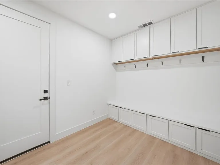 2015 California Dr #106 — Photo 14