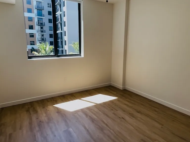 564 E 32nd St #802 — Photo 10
