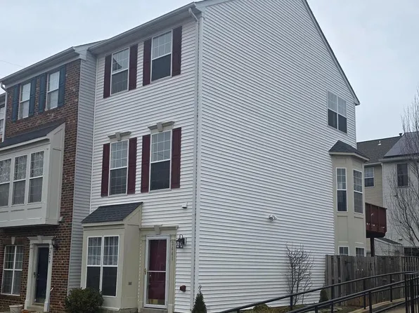 2441 Old Farmhouse Ct, Herndon, VA 20171