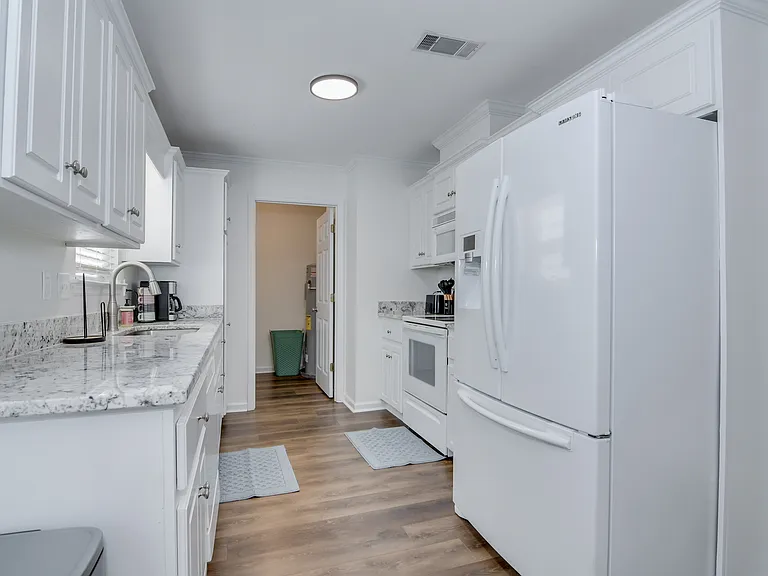 2044 Lillian Dr #1 — Photo 8