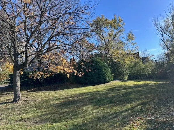 335 Countryside Ct, Burr Ridge, IL 60527