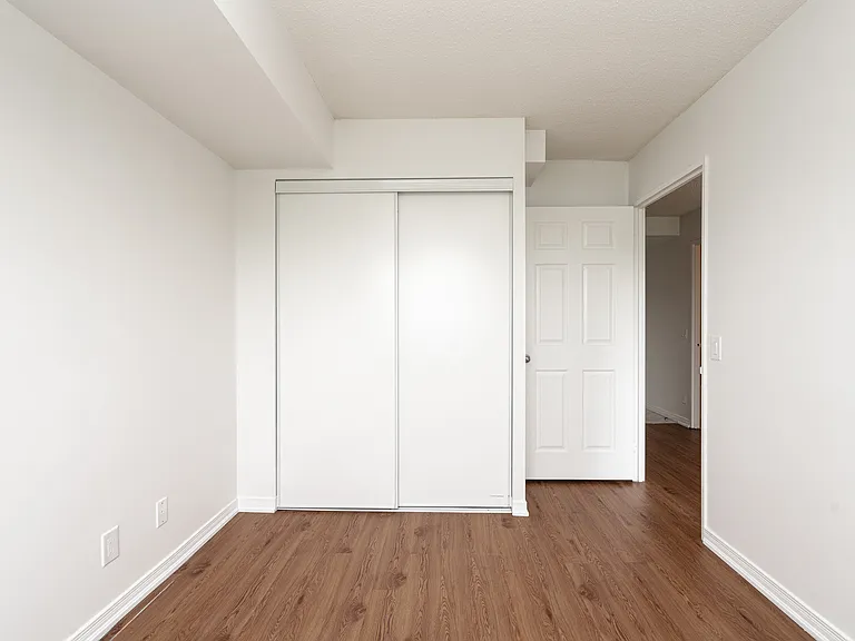 333 Sidney Belsey Cres — Photo 10