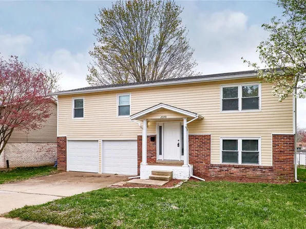 2370 Farflung Dr, Florissant, MO 63031