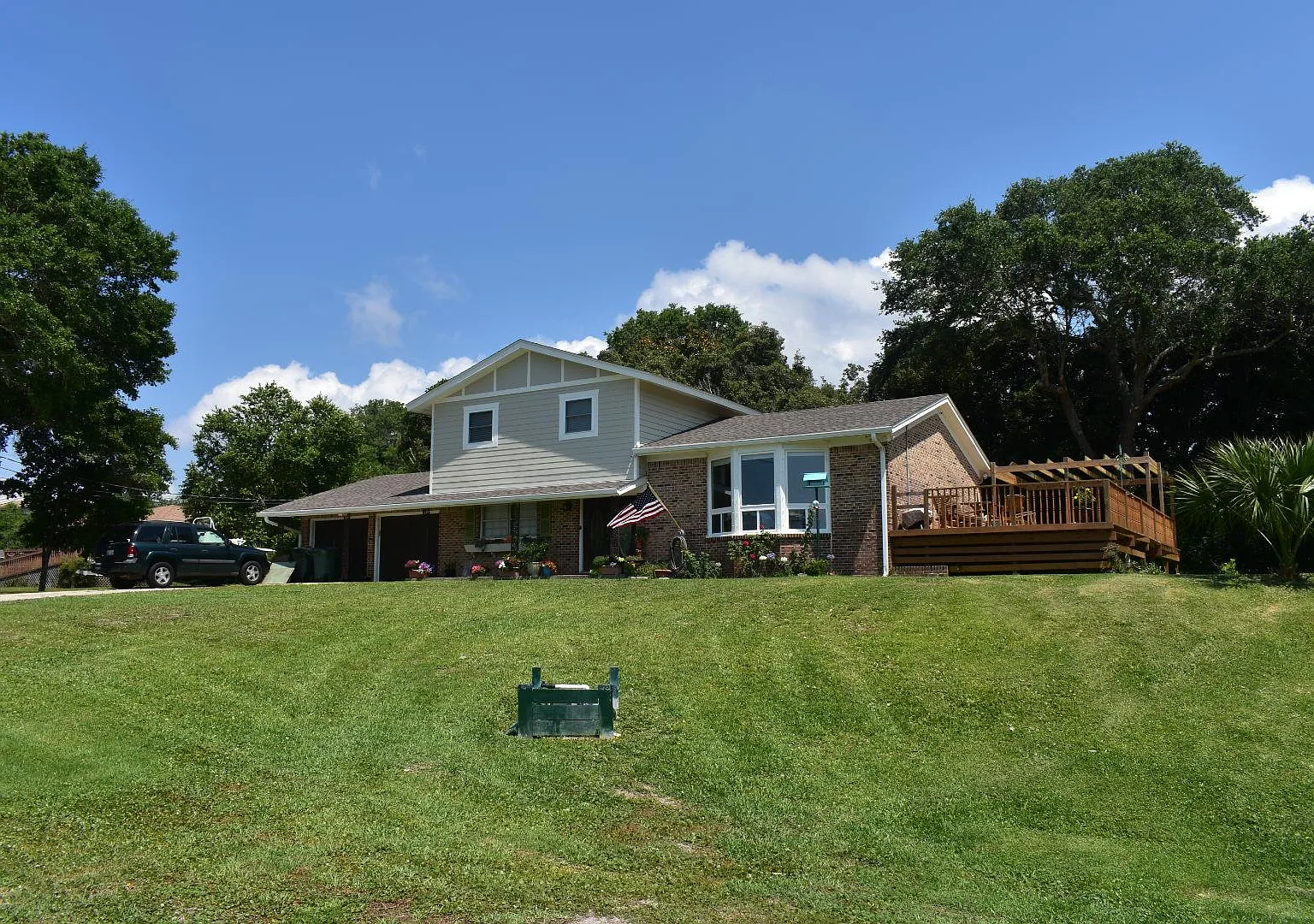 4 bed, 2.5 bath, 1987 sqft, $2,500 — Photo 2