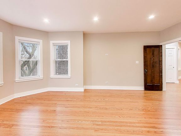3rd image of 2040 W Farragut Ave APT 2