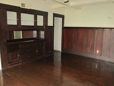 4th image of 846 W 49th St