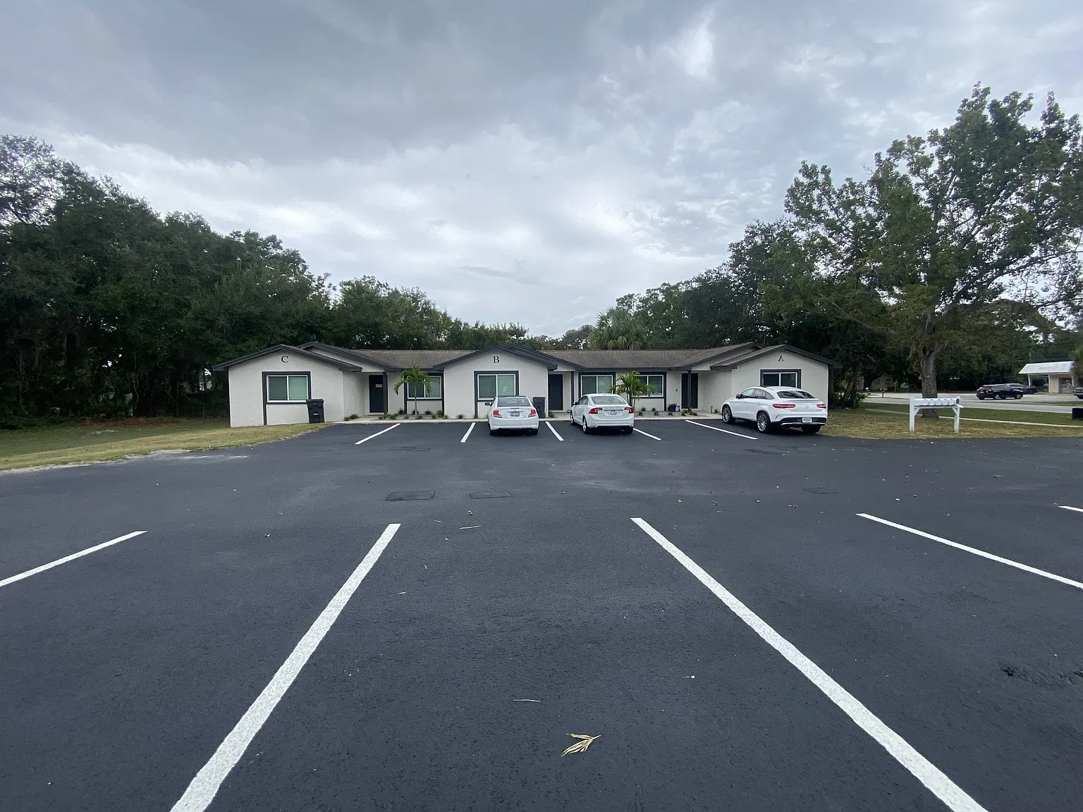 206 Saint Petersburg Drive East - B — Photo 1