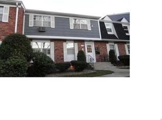 61 Doxbury Ln, Suffern, NY 10901