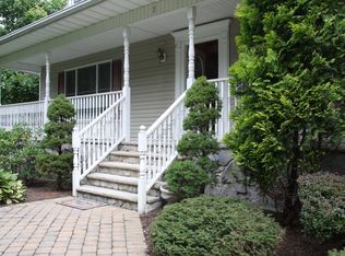 7 Malcolm Rd, Mahwah, NJ 07430