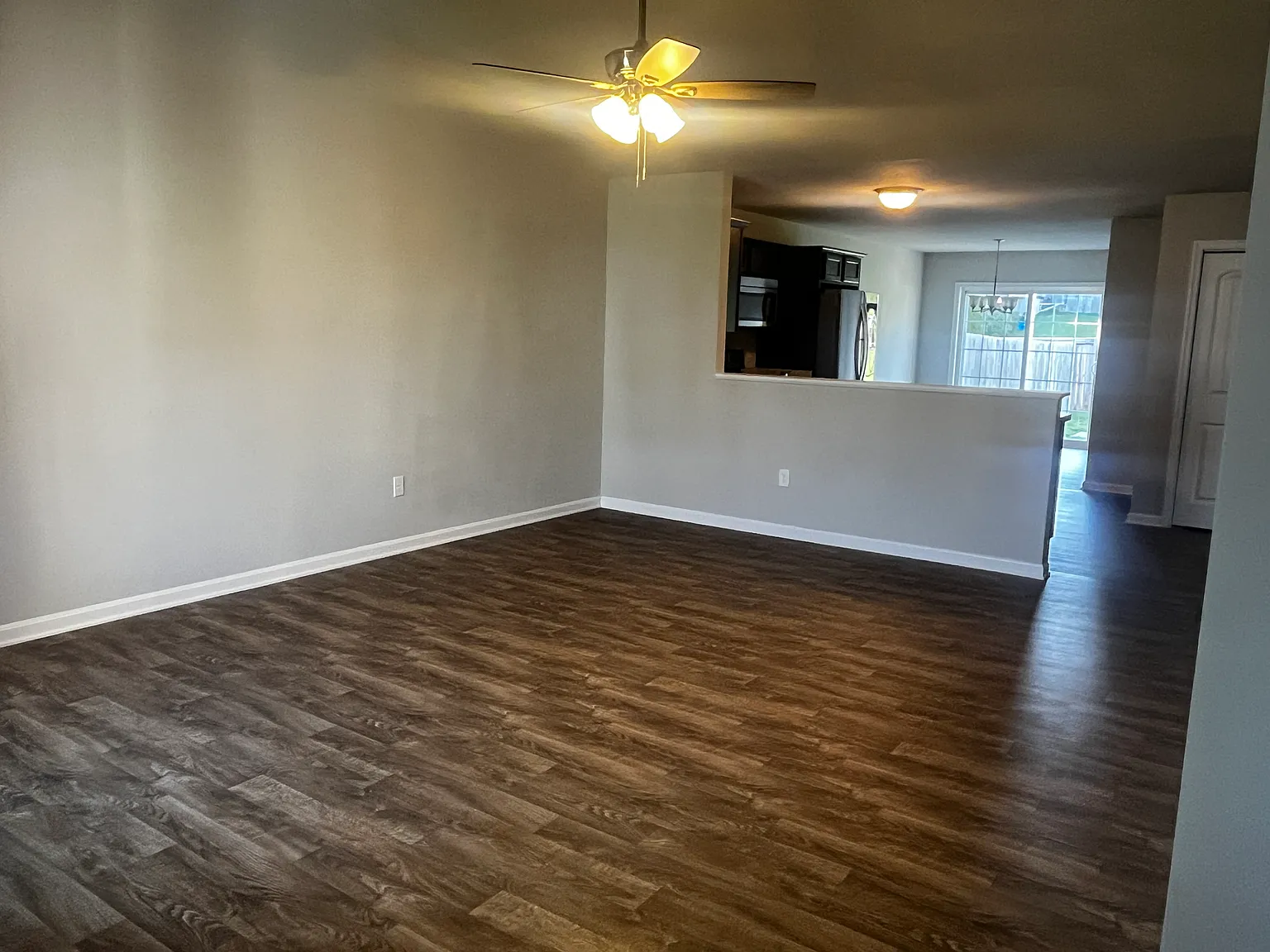 2 bed, 1300 sqft, $1,700 — Photo 2