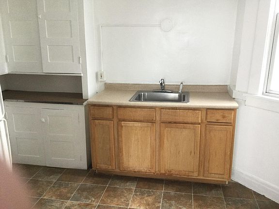 2nd image of 323 High St #6