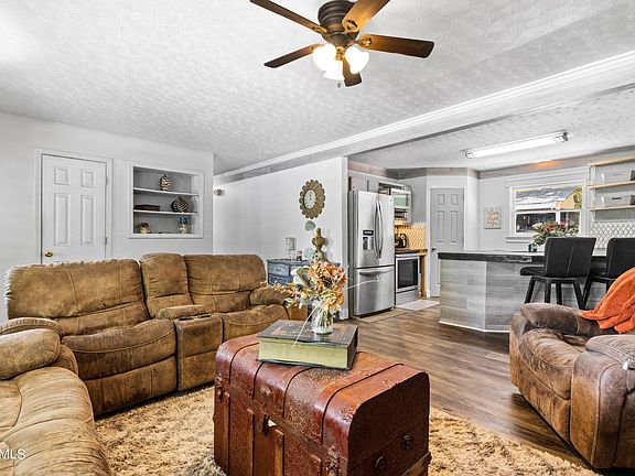 4th image of 4509 Willowdale Dr NW