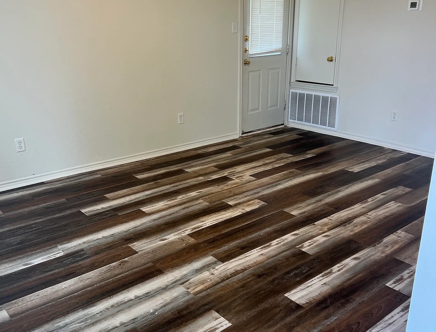 3 bed, 1200 sqft, $1,150 — Photo 3