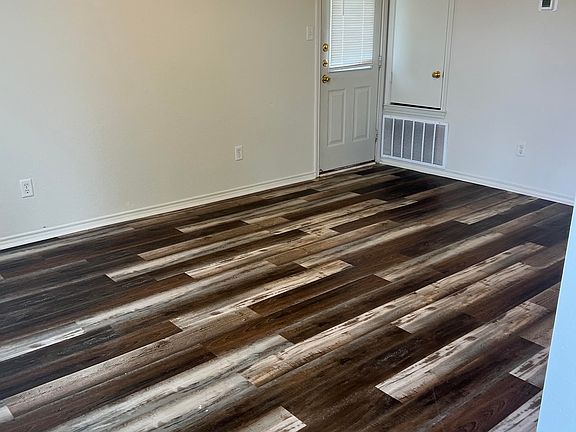 3rd image of 206 Meadowview Ln APT A