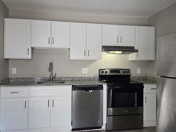 4th image of 14 Ridgeway St Floor 1