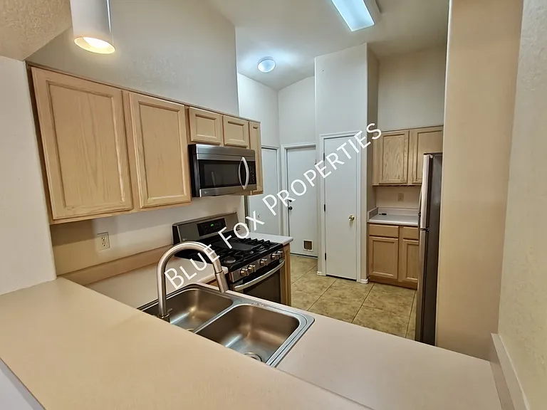 9422 E Cork St — Photo 3