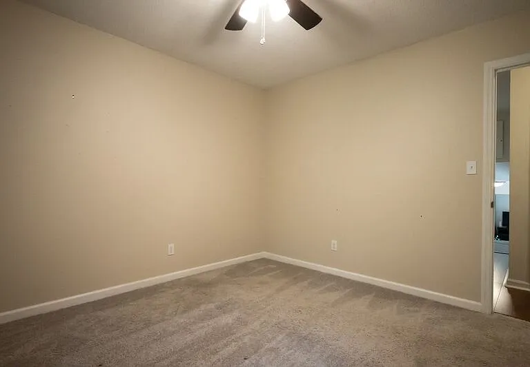 281 Rhodes Dr — Photo 31