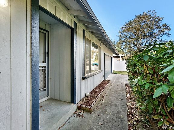 2nd image of 16902 5th Avenue Ct E