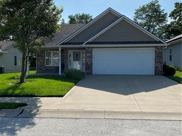 508 Hamlet Dr, Harrisonville, MO 64701