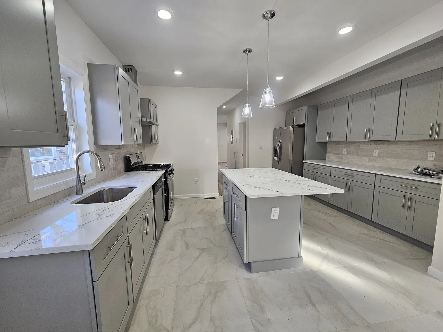 4 bed, 1400 sqft, $3,350 — Photo 4