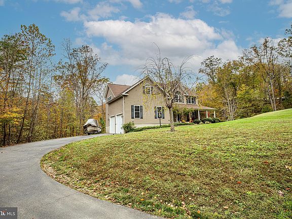 4th image of 14 Marshall Woods Dr