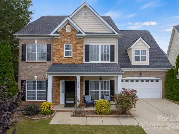 3007 Shady Knoll Cir, Matthews, NC 28104