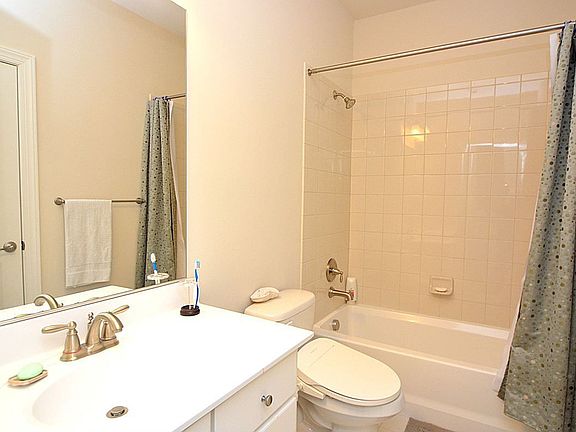 1st floor full bathroom
