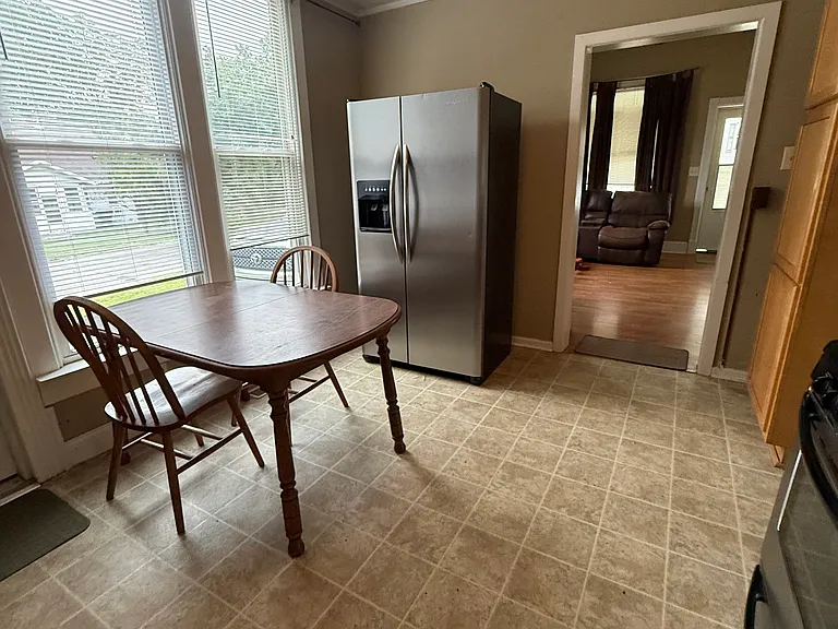 1001 E Olive St — Photo 5