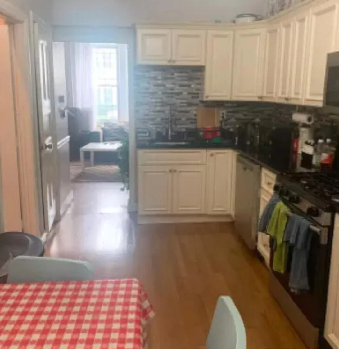 684 Parker St — Photo 1