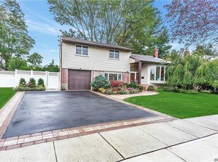 50 Phipps Ln, Plainview, NY 11803