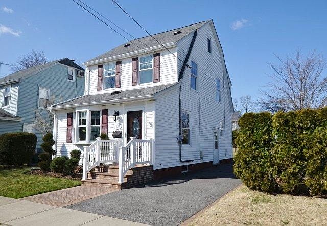 Front Exposure (Faces East)