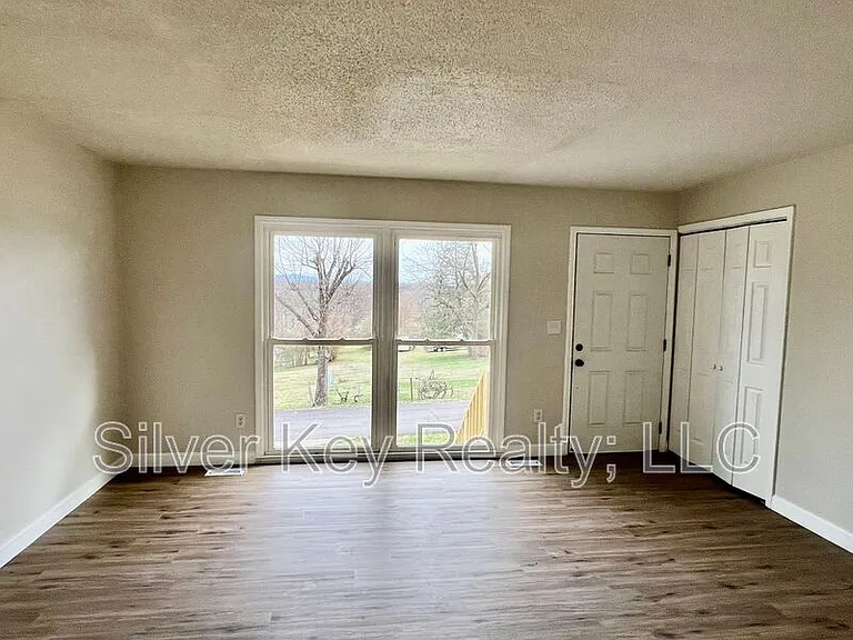 206 Riggs St — Photo 2
