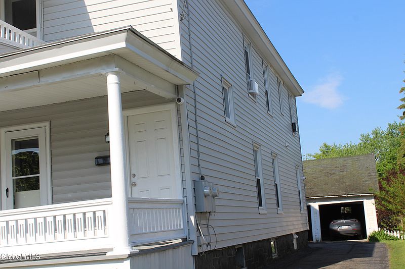 4th image of 133 Kingsboro Avenue