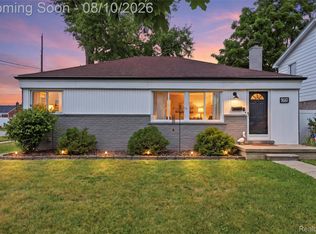 6705 Whitby St, Garden City, MI 48135